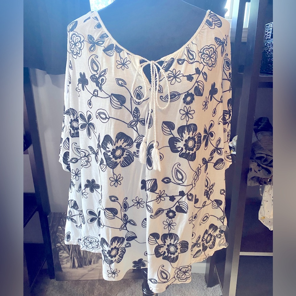 Super cute blouse!
